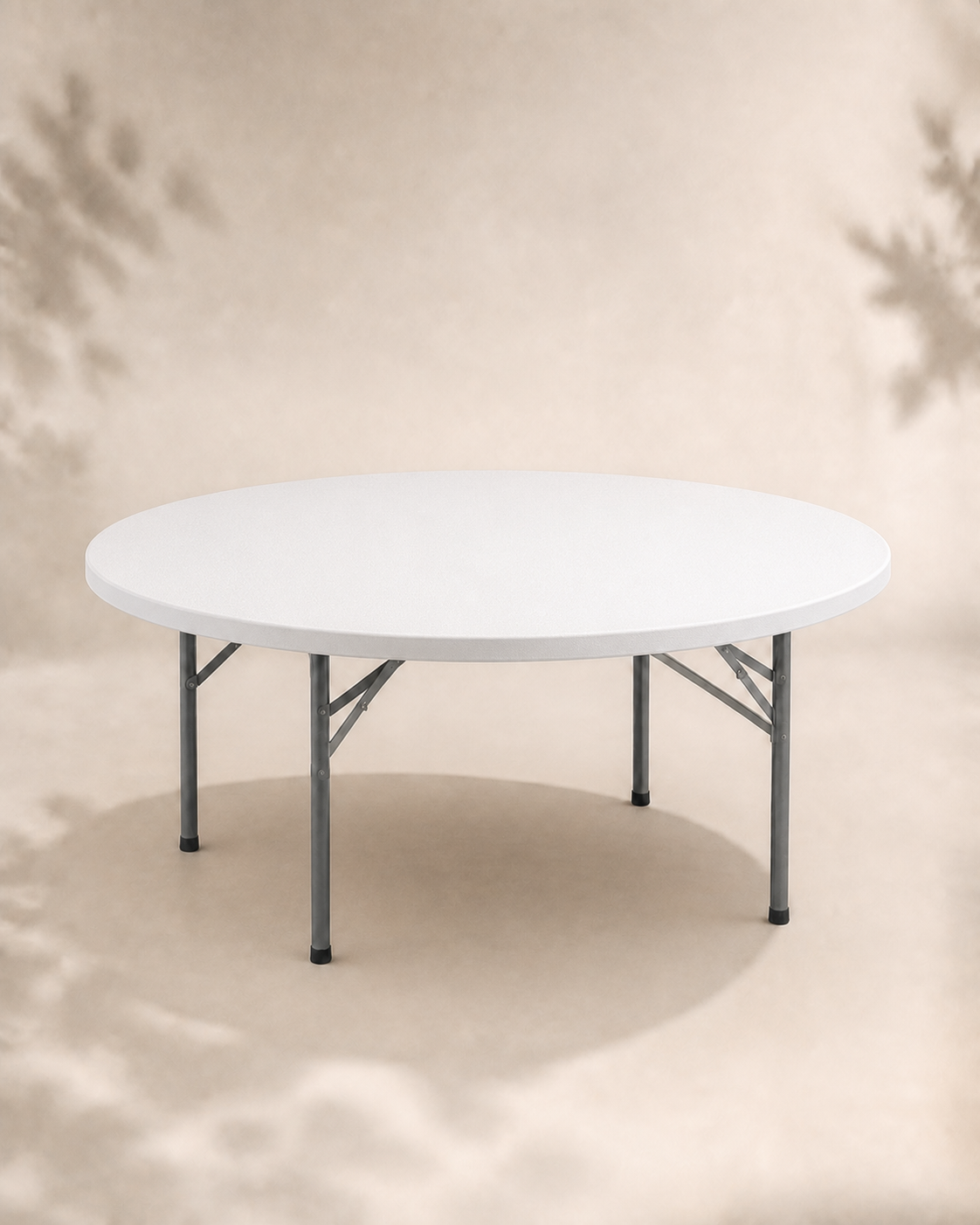 Mesa redonda de 60 pulgadas sin sillas ni decoración
